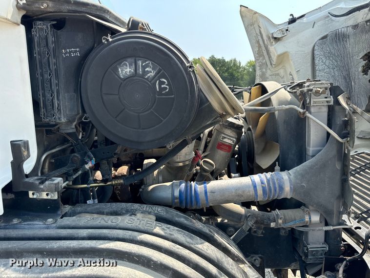 image for item OG9588 2004 Freightliner Century  semi truck