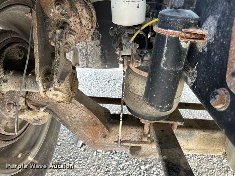 image for item OG9588 2004 Freightliner Century  semi truck