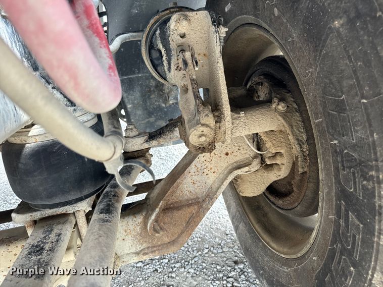 image for item OG9588 2004 Freightliner Century  semi truck