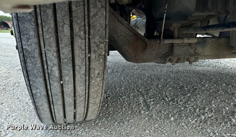 image for item OG9588 2004 Freightliner Century  semi truck