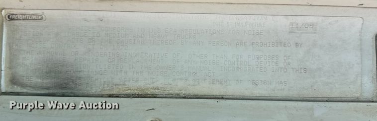 image for item OG9588 2004 Freightliner Century  semi truck