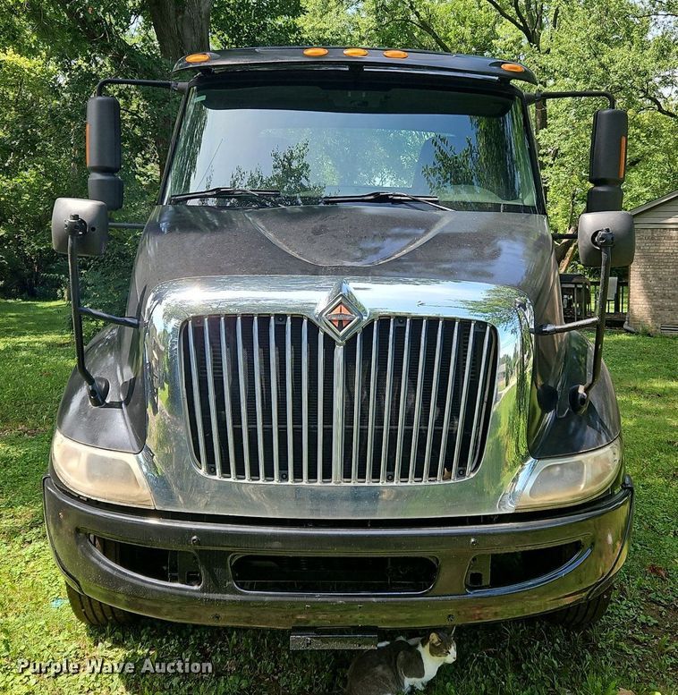 image for item OJ9744 2010 International  8600 SBA 6x4 semi truck