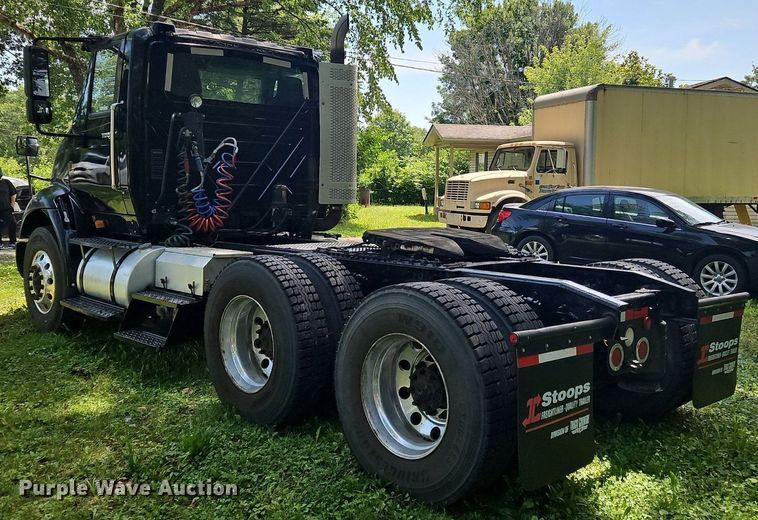 image for item OJ9744 2010 International  8600 SBA 6x4 semi truck