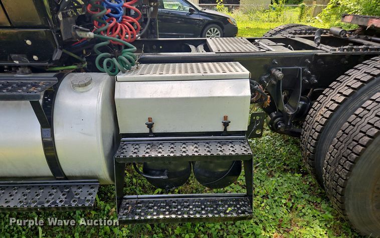 image for item OJ9744 2010 International  8600 SBA 6x4 semi truck