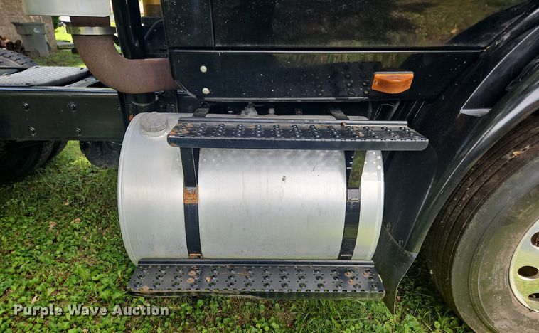 image for item OJ9744 2010 International  8600 SBA 6x4 semi truck