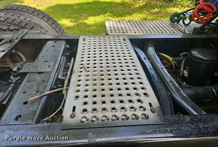 image for item OJ9744 2010 International  8600 SBA 6x4 semi truck