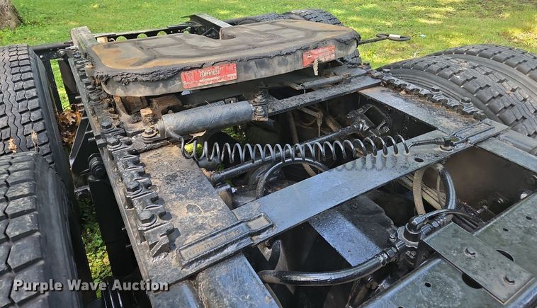 image for item OJ9744 2010 International  8600 SBA 6x4 semi truck