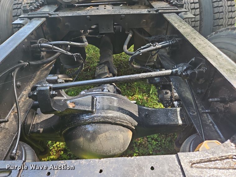 image for item OJ9744 2010 International  8600 SBA 6x4 semi truck