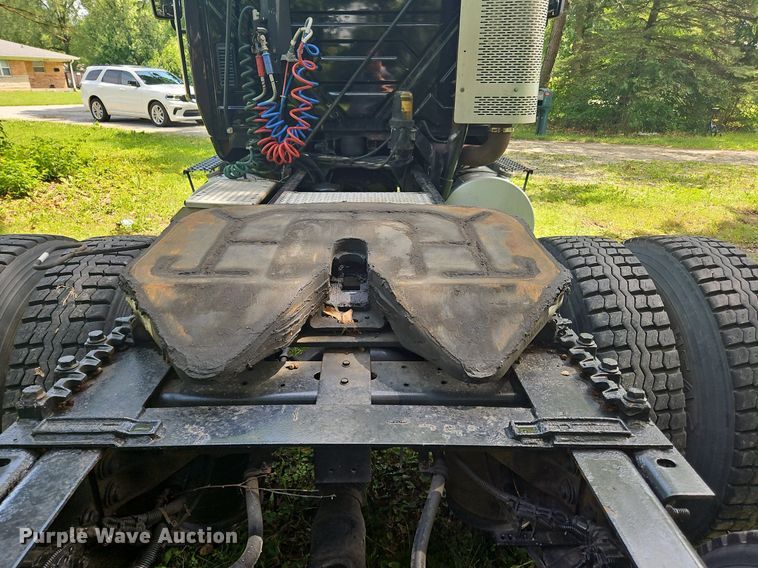 image for item OJ9744 2010 International  8600 SBA 6x4 semi truck