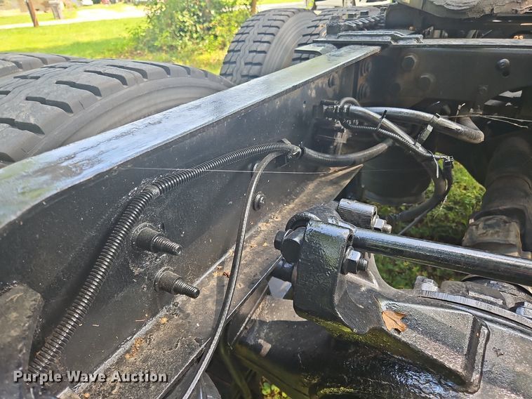 image for item OJ9744 2010 International  8600 SBA 6x4 semi truck