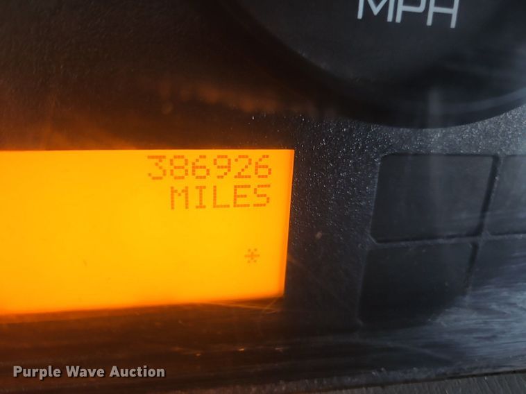 image for item OJ9744 2010 International  8600 SBA 6x4 semi truck