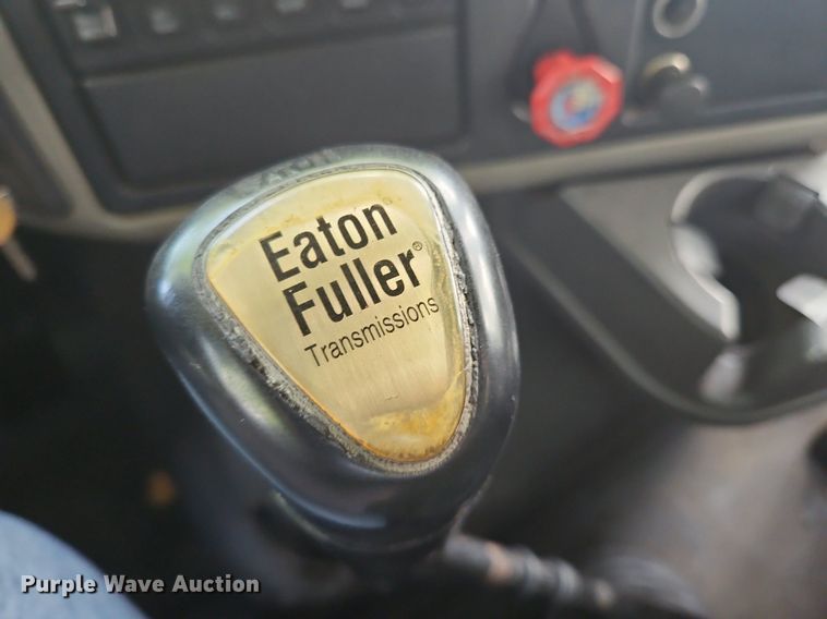 image for item OJ9744 2010 International  8600 SBA 6x4 semi truck