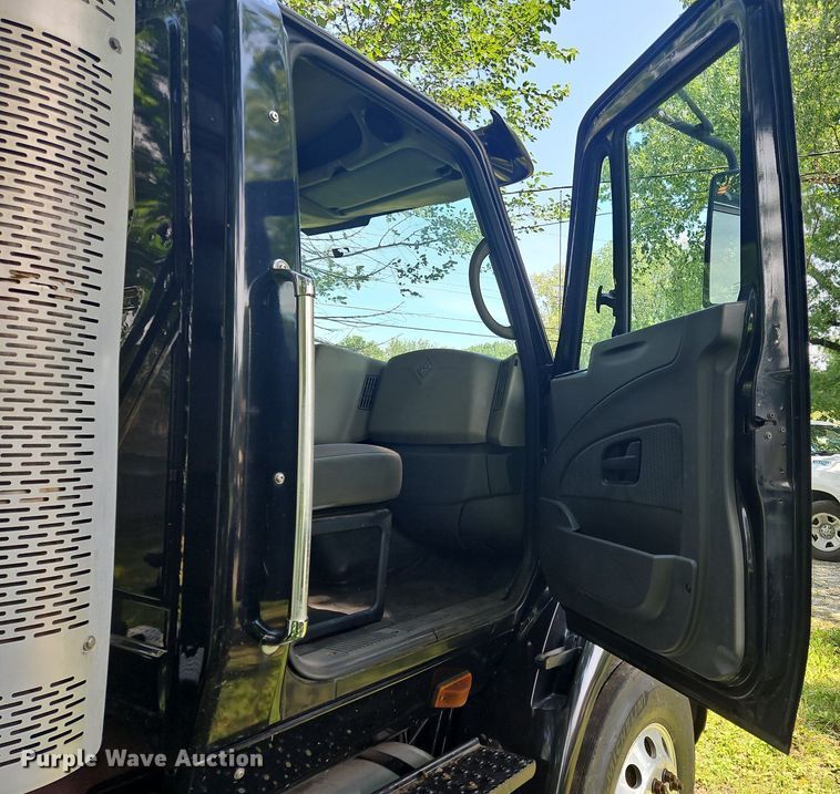 image for item OJ9744 2010 International  8600 SBA 6x4 semi truck