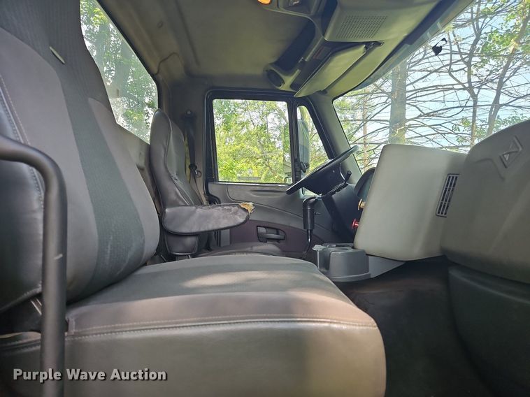 image for item OJ9744 2010 International  8600 SBA 6x4 semi truck