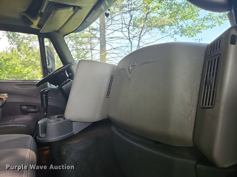 image for item OJ9744 2010 International  8600 SBA 6x4 semi truck