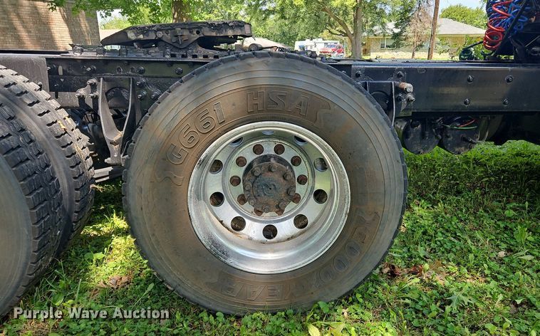 image for item OJ9744 2010 International  8600 SBA 6x4 semi truck