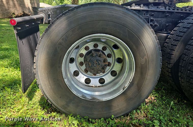 image for item OJ9744 2010 International  8600 SBA 6x4 semi truck