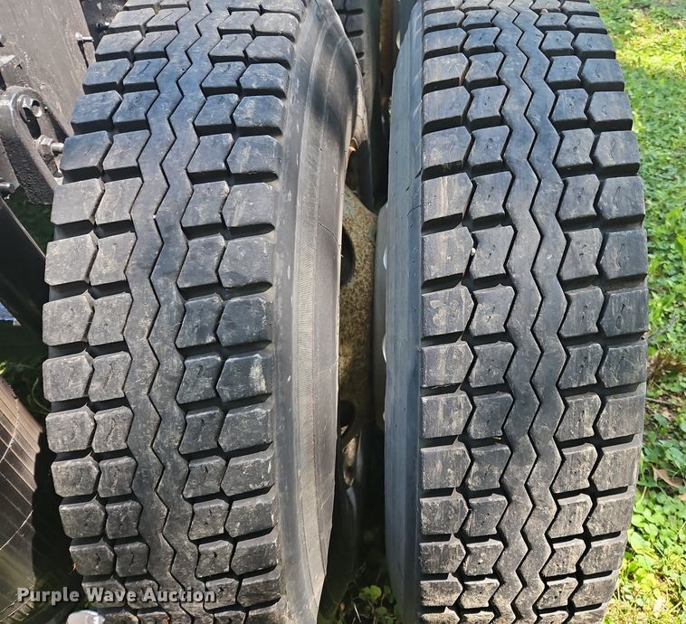 image for item OJ9744 2010 International  8600 SBA 6x4 semi truck