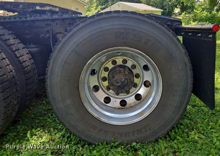 image for item OJ9744 2010 International  8600 SBA 6x4 semi truck