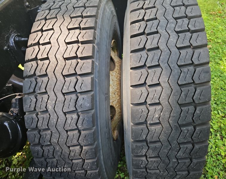 image for item OJ9744 2010 International  8600 SBA 6x4 semi truck