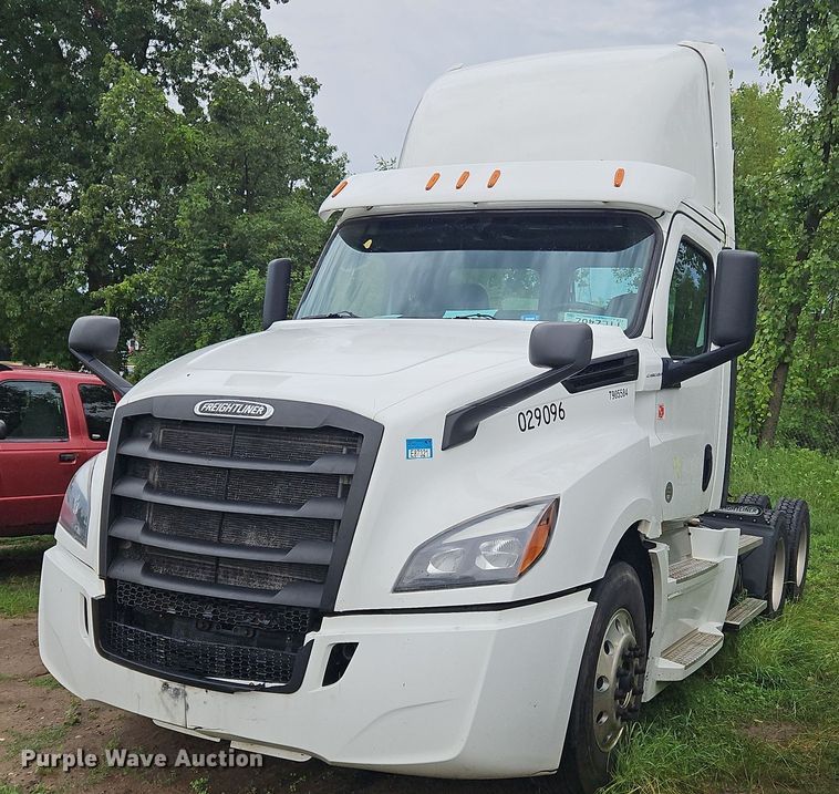 image for item OK9967 2019 Freightliner  Cascadia  semi truck