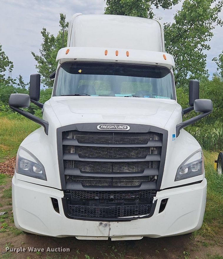 image for item OK9967 2019 Freightliner  Cascadia  semi truck