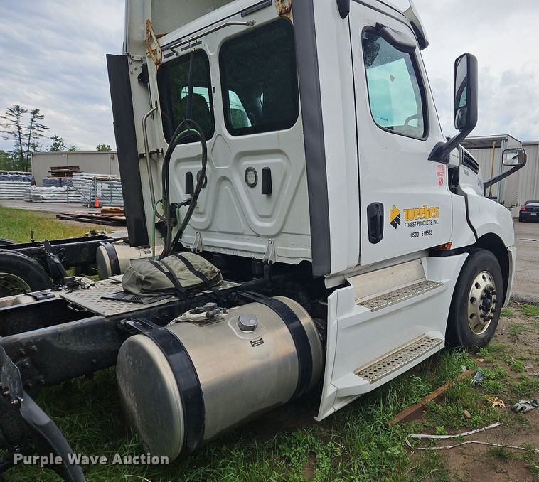 image for item OK9967 2019 Freightliner  Cascadia  semi truck