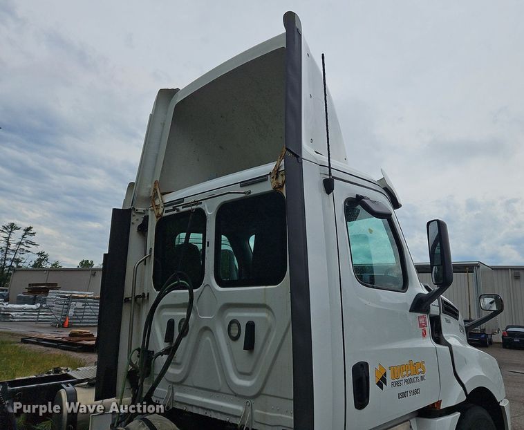 image for item OK9967 2019 Freightliner  Cascadia  semi truck