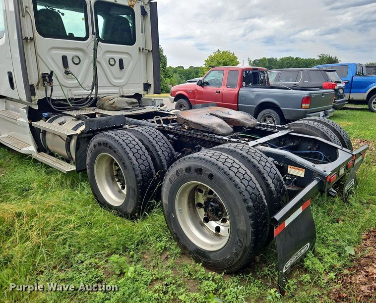 image for item OK9967 2019 Freightliner  Cascadia  semi truck