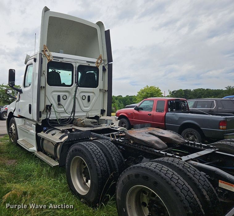 image for item OK9967 2019 Freightliner  Cascadia  semi truck