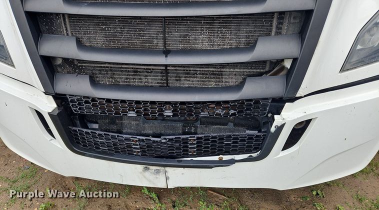 image for item OK9967 2019 Freightliner  Cascadia  semi truck