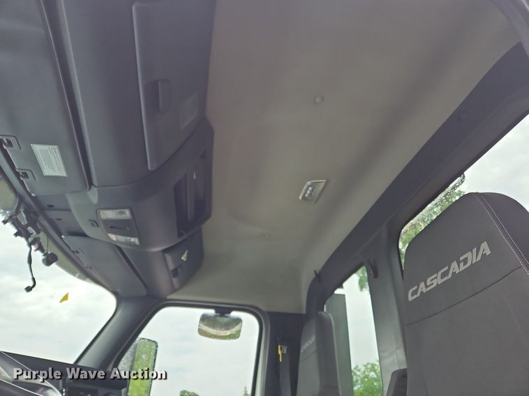 image for item OK9967 2019 Freightliner  Cascadia  semi truck