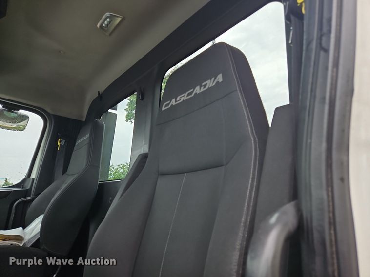 image for item OK9967 2019 Freightliner  Cascadia  semi truck