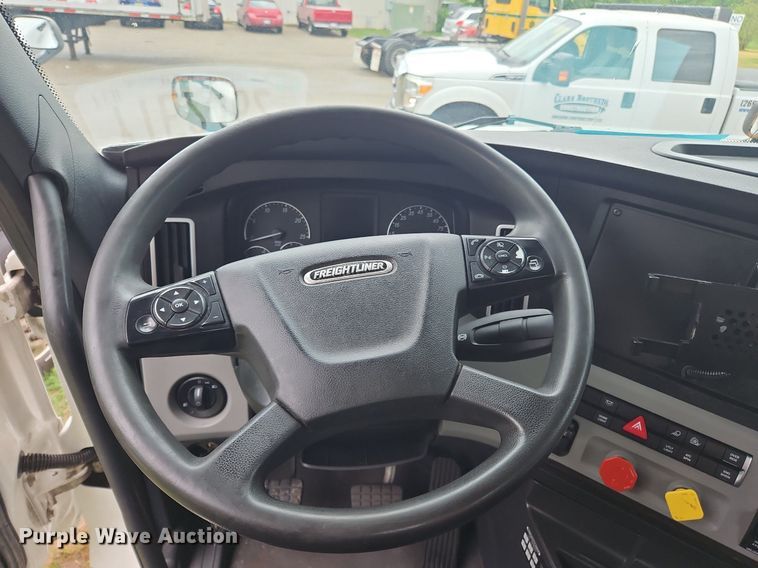 image for item OK9967 2019 Freightliner  Cascadia  semi truck