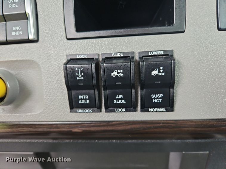 image for item OK9967 2019 Freightliner  Cascadia  semi truck