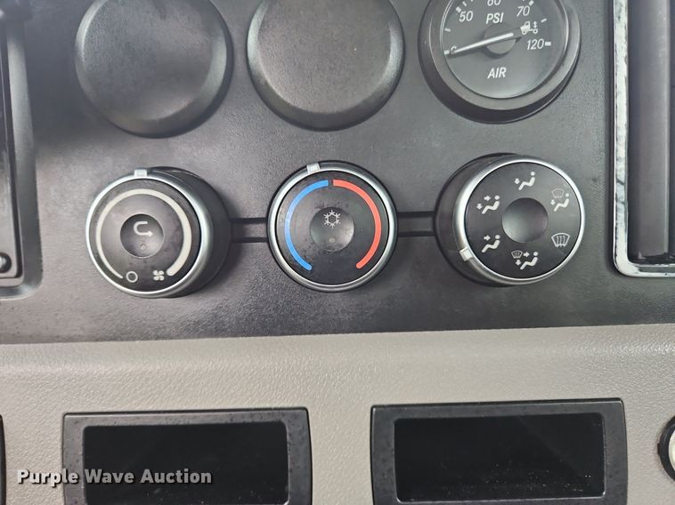 image for item OK9967 2019 Freightliner  Cascadia  semi truck