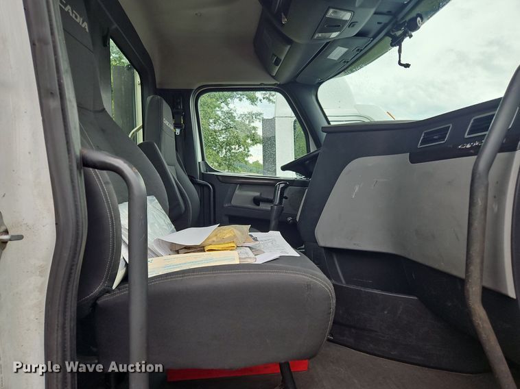 image for item OK9967 2019 Freightliner  Cascadia  semi truck