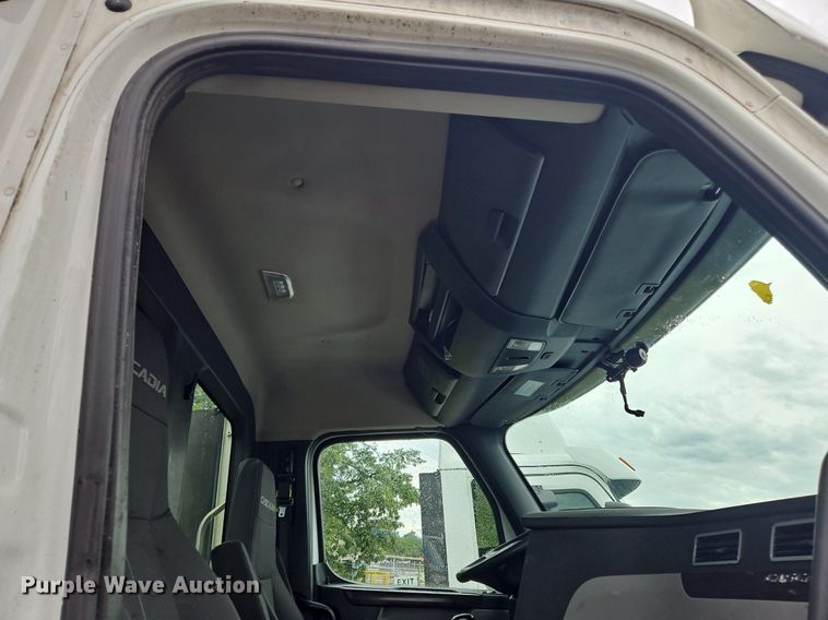 image for item OK9967 2019 Freightliner  Cascadia  semi truck