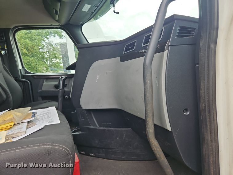 image for item OK9967 2019 Freightliner  Cascadia  semi truck