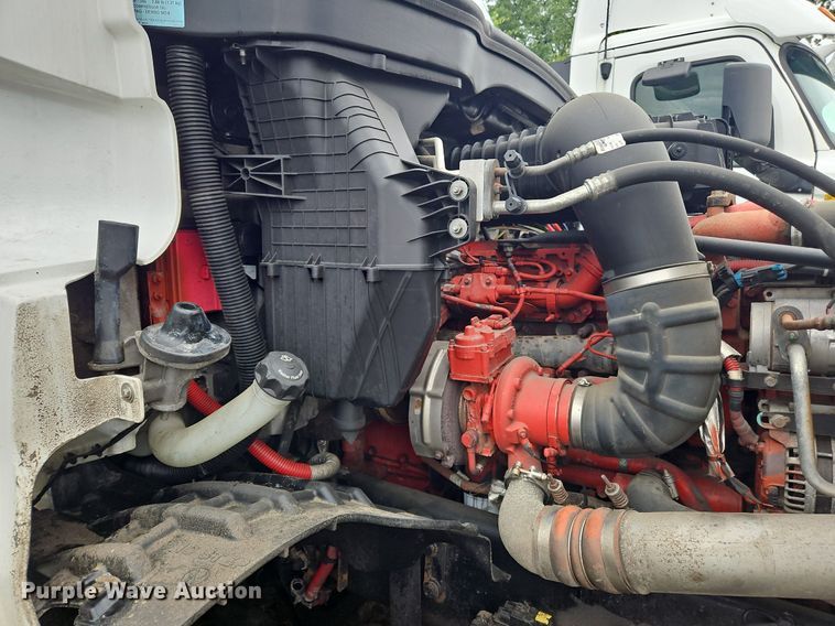 image for item OK9967 2019 Freightliner  Cascadia  semi truck