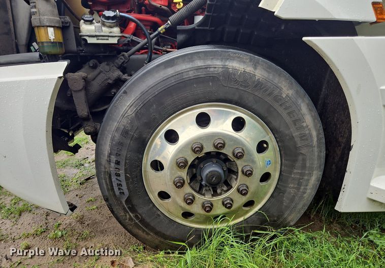 image for item OK9967 2019 Freightliner  Cascadia  semi truck