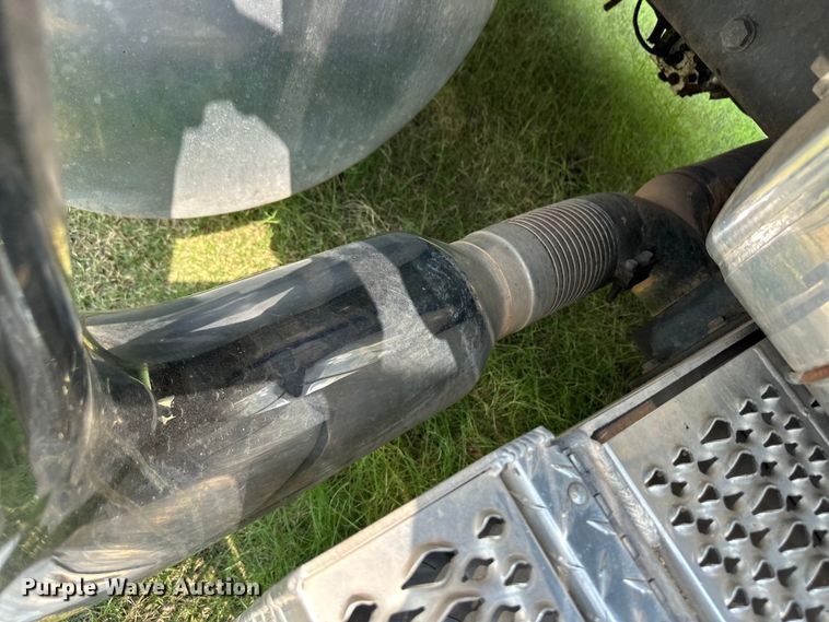 image for item OL9723 2008 Peterbilt 389 semi truck