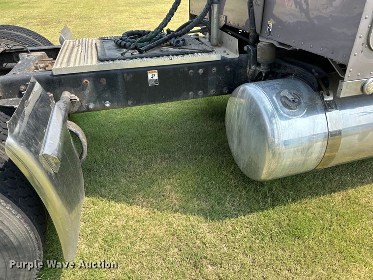 image for item OL9723 2008 Peterbilt 389 semi truck