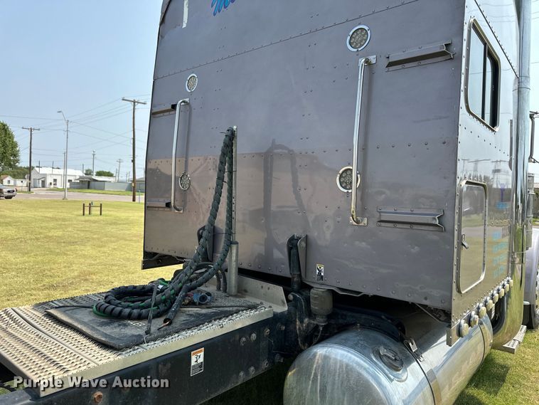 image for item OL9723 2008 Peterbilt 389 semi truck