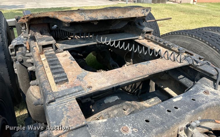 image for item OL9723 2008 Peterbilt 389 semi truck