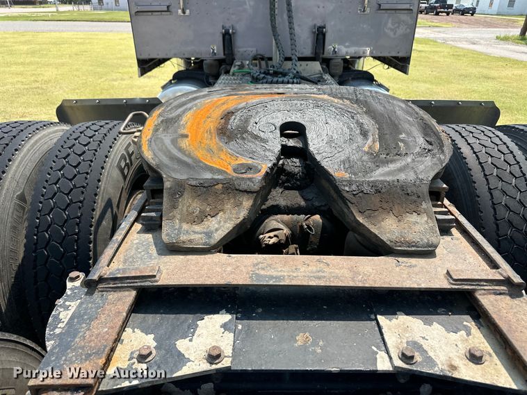 image for item OL9723 2008 Peterbilt 389 semi truck