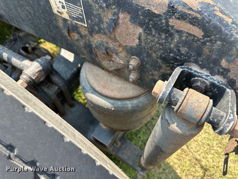 image for item OL9723 2008 Peterbilt 389 semi truck