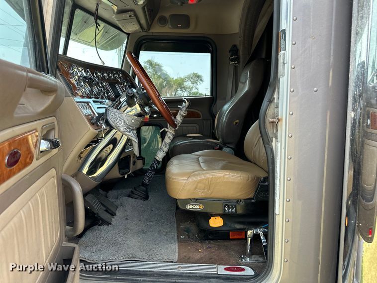 image for item OL9723 2008 Peterbilt 389 semi truck