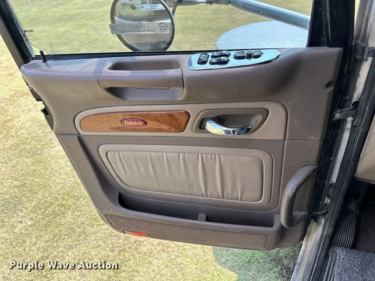 image for item OL9723 2008 Peterbilt 389 semi truck