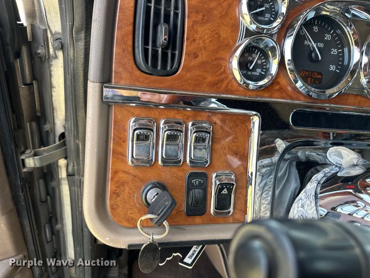 image for item OL9723 2008 Peterbilt 389 semi truck